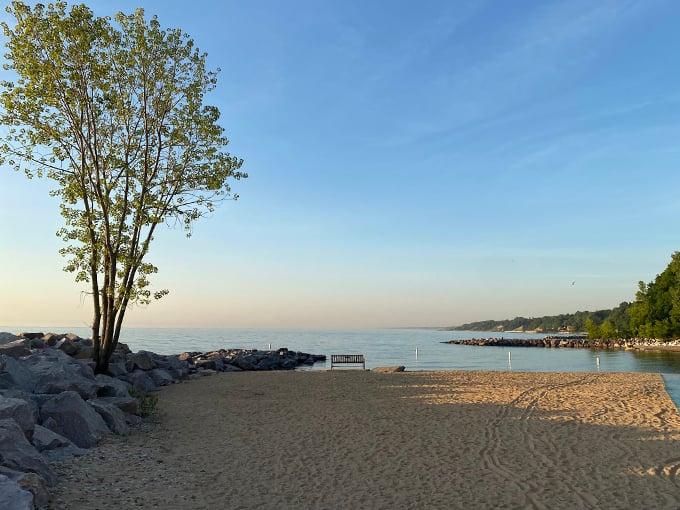 Nature's own breakfast show, serving up spectacular views with a side of serenity. Early birds get the worm and the best Instagram shots.