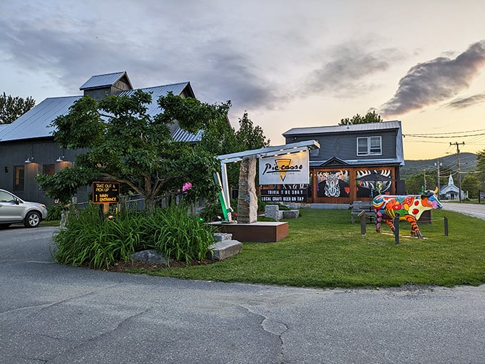 Groovy baby! This psychedelic pizza palace is serving up slices that'll make you twist and shout.