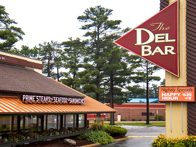 Prime steaks and prime views at The Del-Bar. It's like dining in a delicious geometry lesson.