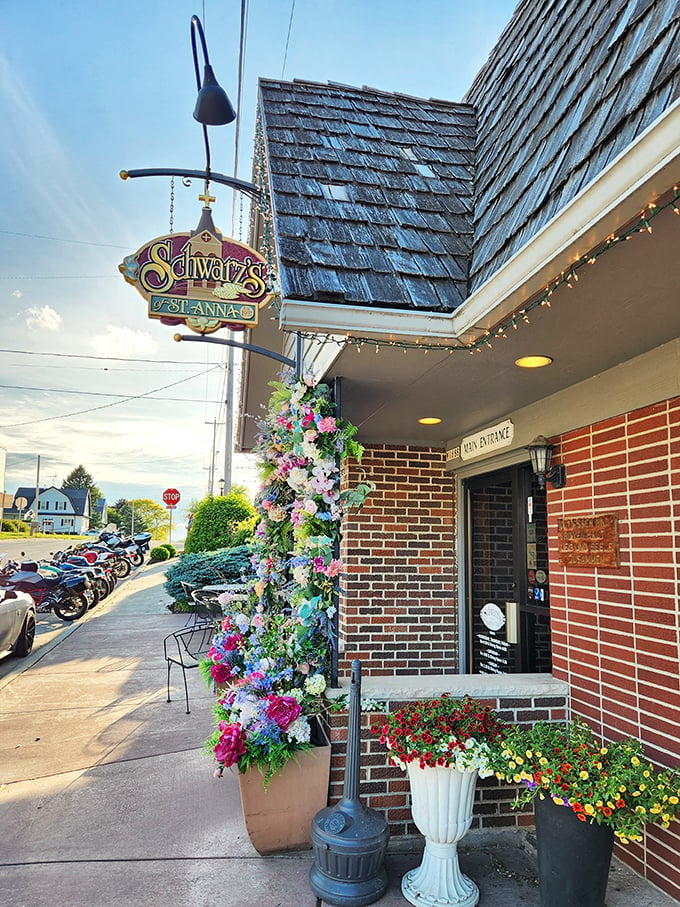 Unassuming exterior, unforgettable interior. Schwarz's: The Clark Kent of supper clubs.