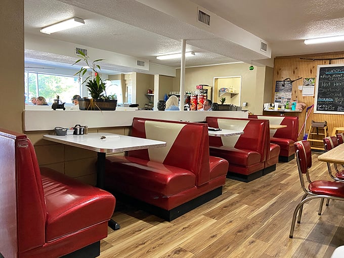 Retro chic meets comfort food haven. These booths have probably heard more local gossip than a small-town barbershop. If only they could talk!