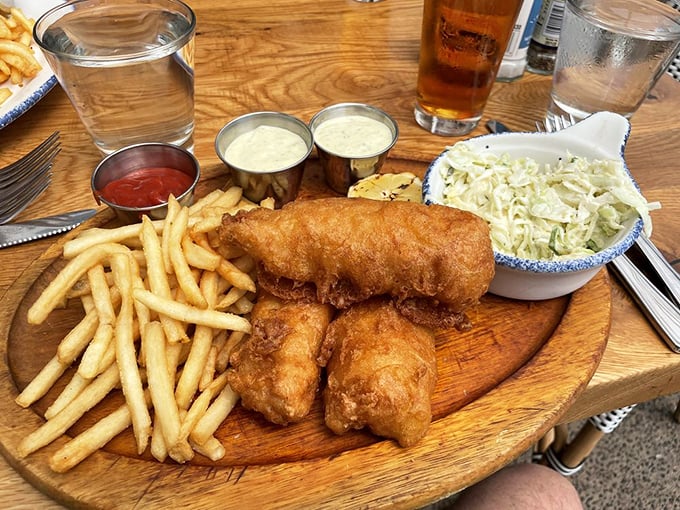 Golden, crispy, and oh-so-tempting. This fish and chips platter is the catch of the day, every day.