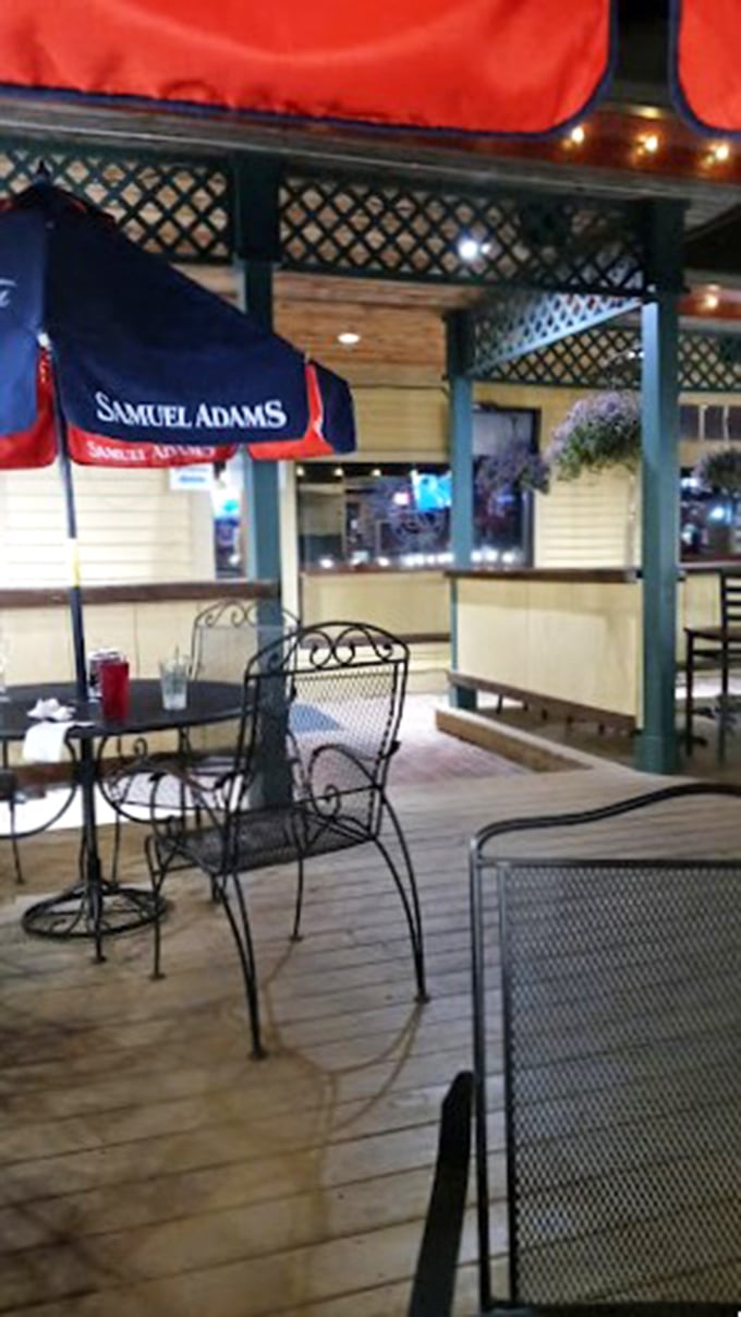 Al fresco dining, Rimrock style. This patio is perfect for sipping suds under the stars or people-watching with a pint in hand.