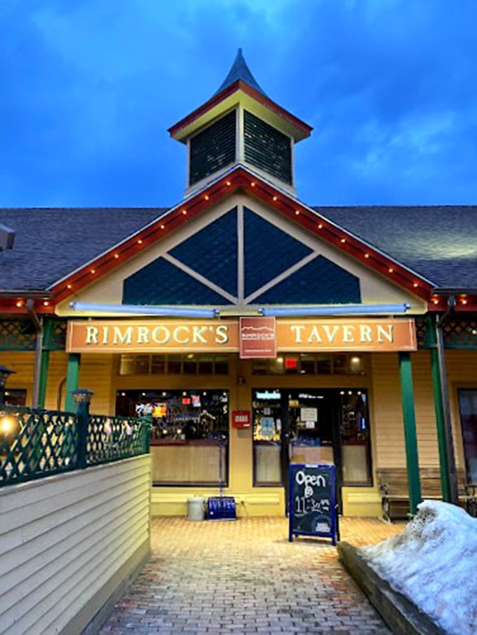 As day turns to dusk, Rimrock's transforms into a beacon of good times. It's like a lighthouse, but instead of ships, it guides thirsty patrons home.