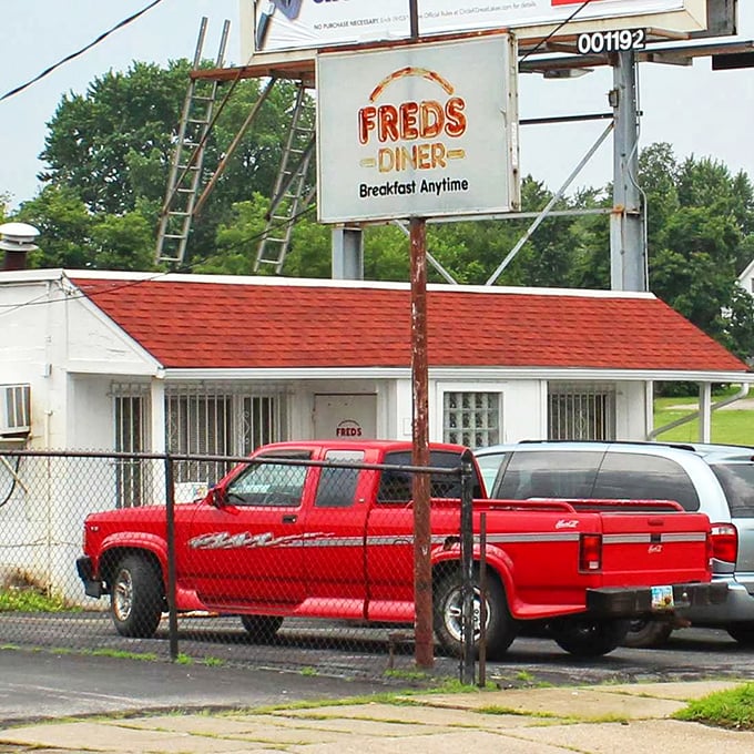 Step into a Norman Rockwell painting come to life. Fred's serves up nostalgia with a side of crispy hash browns.