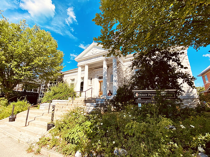 Summer, sun, and stories! This library's exterior is more inviting than a lemonade stand on a scorching day.