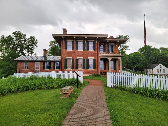 A slice of presidential pie! This brick beauty stands tall, its green shutters winking at history like a charming time traveler.