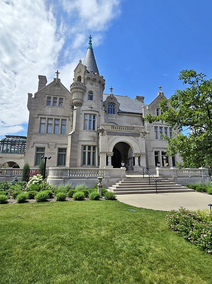 A castle in Minneapolis? You bet your Swedish meatballs! This fairytale facade is more enchanting than a Disney movie marathon.