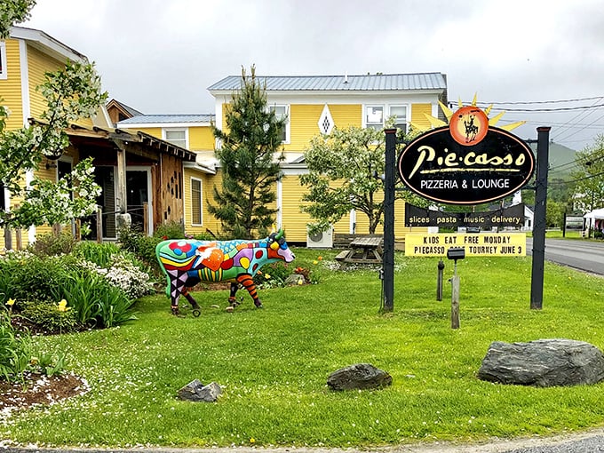 Sunshine on a plate! Piecasso's cheerful exterior is like a warm Vermont welcome, complete with a whimsical cow that's more Picasso than pasture.