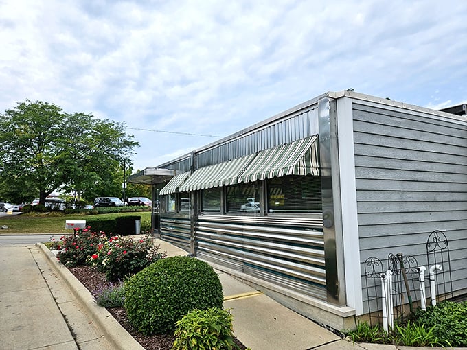 Step back in time! Joni's Diner's gleaming exterior is like a chrome-plated DeLorean, minus the flux capacitor but with all the charm.