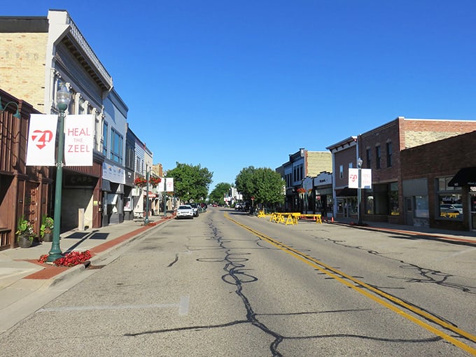 Autumn's paintbrush has gone wild in Zeeland! The "Feel the Zeel" banners aren't lying – this charming streetscape is giving me all the small-town feels.