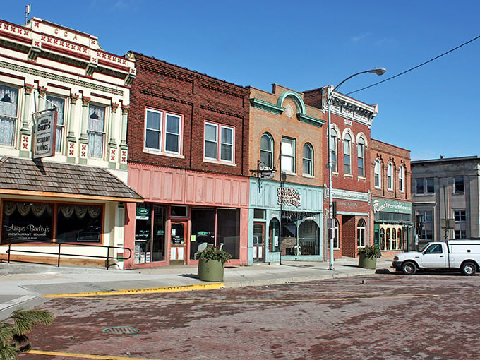 Step into a Norman Rockwell painting come to life! Carlinville's town square is a charming blend of yesteryear and today, where history whispers from every brick.