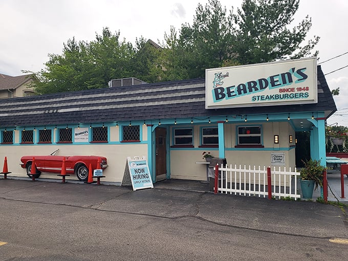 Step back in time! Bearden's exterior is like a portal to the 1950s, complete with a classic car bench that's begging for a selfie.