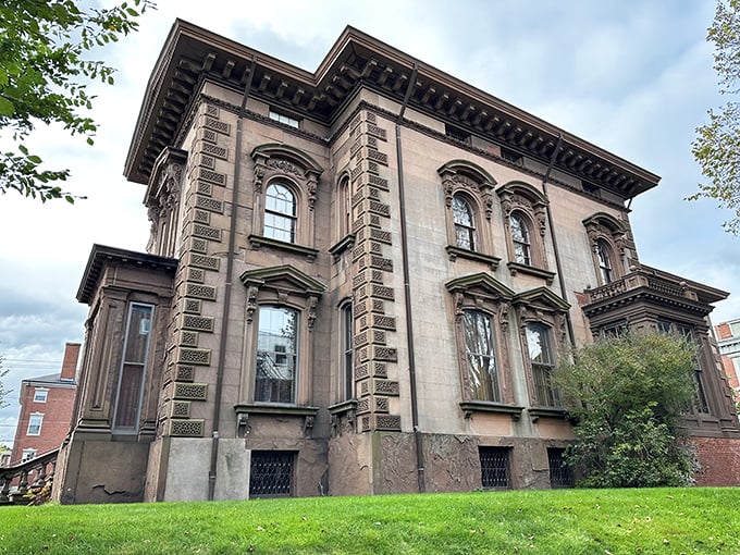 Victoria Mansion: Where Gilded Age glamour meets Maine charm. This brownstone beauty could make even Gatsby green with envy!