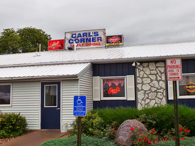 Carl's Corner: Blink and you'll miss it, but your taste buds will never forgive you. Small town, big flavors!