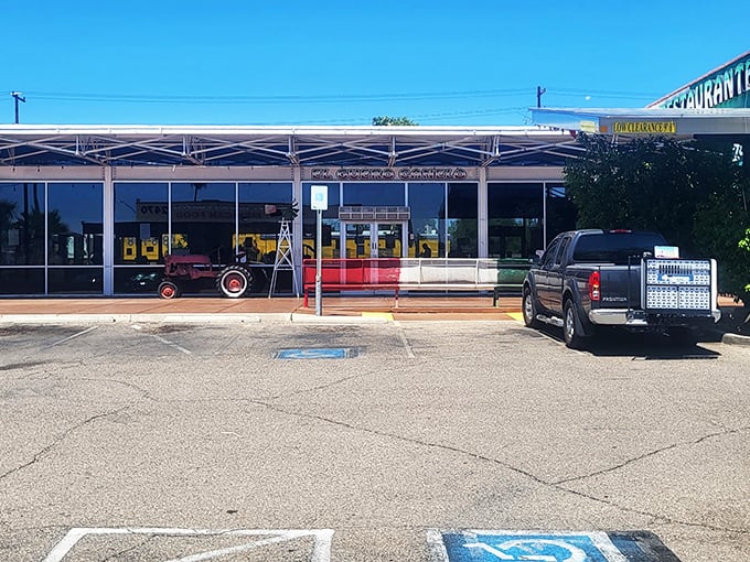 Spacious and inviting, El Güero Canelo's patio is like the United Nations of hot dog enthusiasts. Come for the dogs, stay for the ambiance!