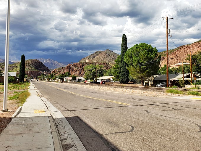 Clifton: Where the mountains meet Main Street. This town looks like it was carved out of the landscape by a very determined prospector with excellent taste.