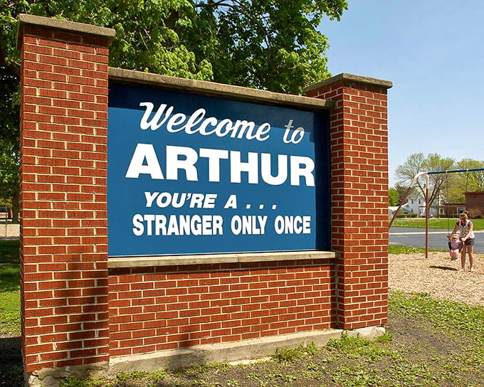 "You're a stranger only once" in Arthur. With a welcome sign like that, you might find yourself invited to a barn raising before sundown!