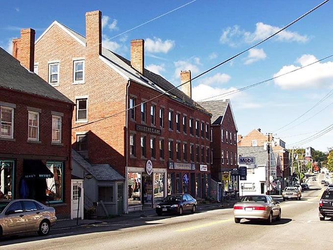 A street scene that's pure New England magic. Damariscotta's downtown is like a warm hug from your favorite sweater.