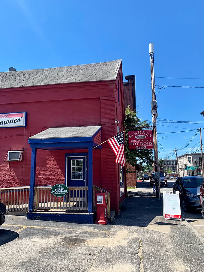 Simones' Hot Dog Stand: A patriotic palette with a side of nostalgia! This red-white-and-blue beauty has been serving up American dreams since 1908.