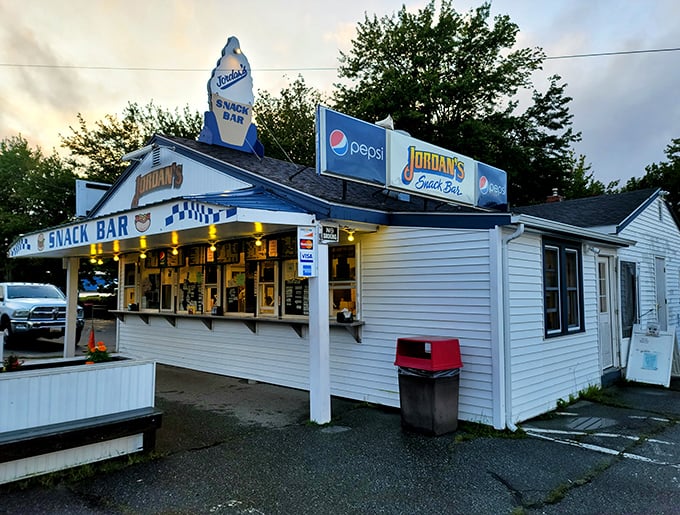 Twilight dog delight! As day turns to dusk, Jordan's lights up with the promise of hot dog happiness that'll make your evening sizzle.