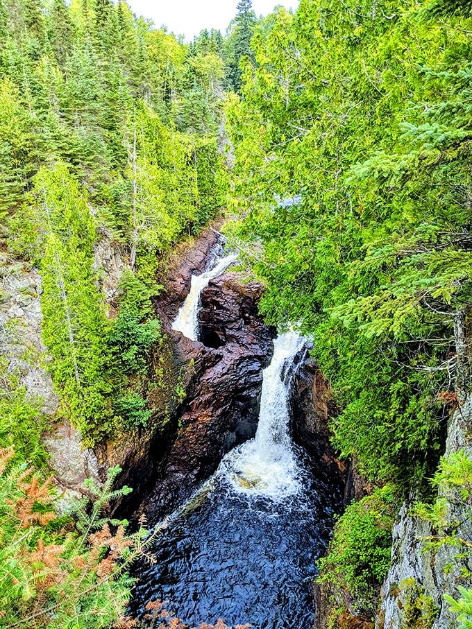 Now you see it, now you don't! Half the river pulls a Houdini act that'll leave you scratching your head. Magic or science? Photo credit: Geoff S