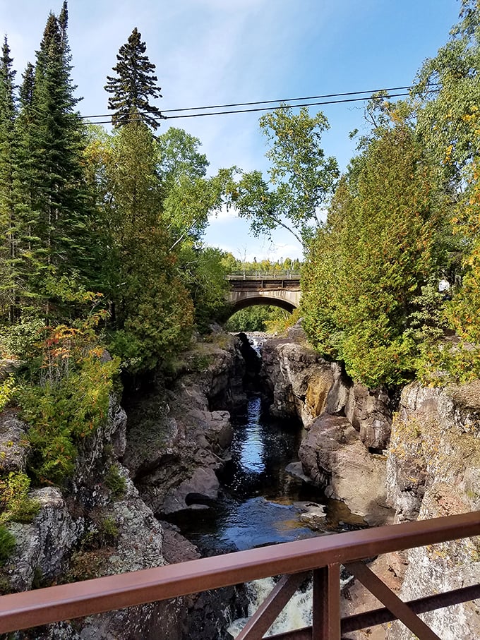 Talk about making an entrance! This waterfall cuts through rock like a hot knife through butter. Nature's own sculptor at work! Photo credit: Chi cago