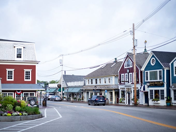 Where coastal elegance meets down-home comfort. These colorful shops are like a bag of saltwater taffy – impossible to pick just one favorite.