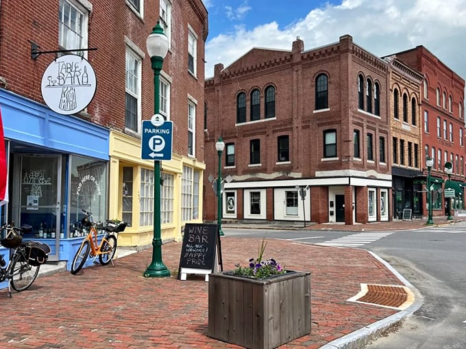 Main Street magic in Gardiner! This charming thoroughfare is like a time capsule with Wi-Fi – classic architecture meets modern-day bustle.