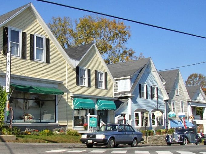 A slice of Americana! Cars line the street as locals and visitors alike enjoy this quintessential New England town.