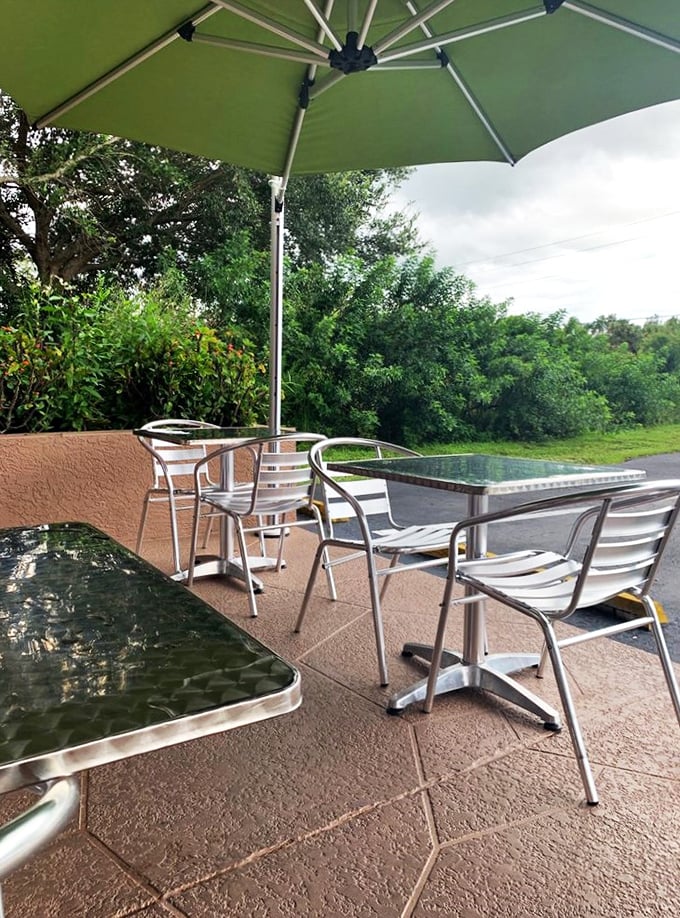 Al fresco chocolate tasting, anyone? These outdoor tables offer the perfect spot to savor your sweets while soaking up some Florida sunshine.