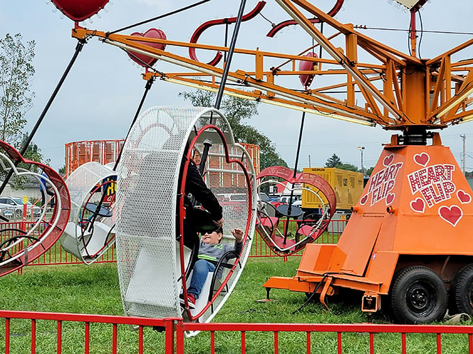 Spin me right round! This heart-flipping carnival ride at the Fulton County Fair promises more twists and turns than a telenovela – and twice the fun!