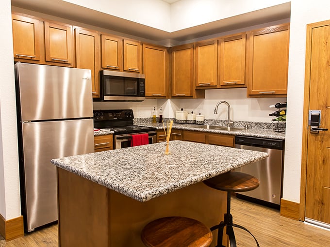 Knights of the Round Table, meet Knights of the Kitchen Island. This modern culinary kingdom is fit for a feast of epic proportions.