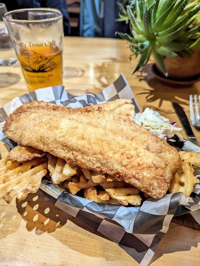 Golden, crispy, and oh-so-tempting! This fish and chips platter is the catch of the day, every day.