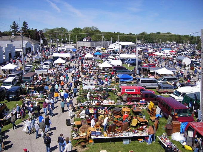 A sea of possibilities! This bird's-eye view of the market is like looking at a real-life Where's Waldo of vintage treasures.