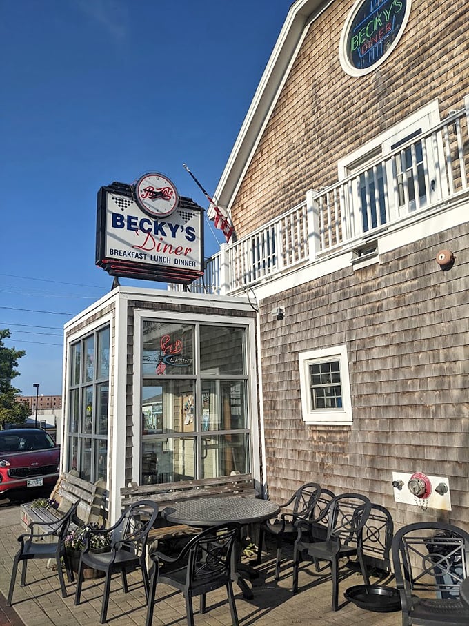 Summer evenings are made for outdoor seating at Becky's, where sea breezes complement every bite of New England fare. Photo credit: Anthony GM