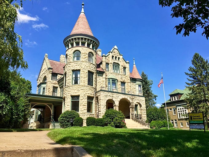 Castle La Crosse: Where Victorian charm meets Hogwarts magic. This sandstone beauty could make even Downton Abbey jealous!