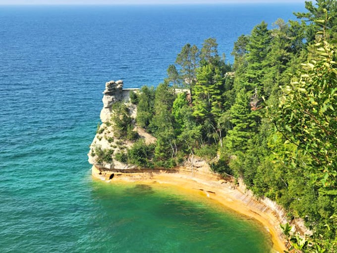 Pictured Rocks National Lakeshore: Mother Nature's masterpiece. It's like she took a paintbrush to Lake Superior's shore!