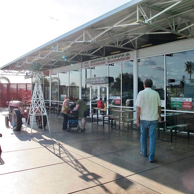 Al fresco fiesta! The outdoor seating area is perfect for those who like their meals with a side of vitamin D.