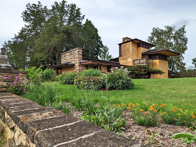 Frank Lloyd Wright's architectural mixtape. Part house, part sculpture, all genius – with a dash of 'how do I furnish this?