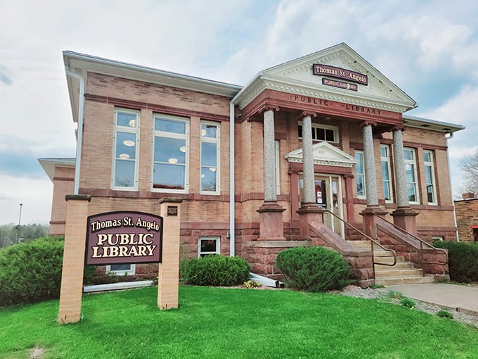 Books and beauty in perfect harmony! This library could star in its own Hallmark movie about the power of community.