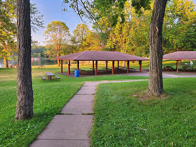 Cumberland's lakeside park: Nature's answer to Netflix. Unplug, unwind, and remember what real entertainment looks like!