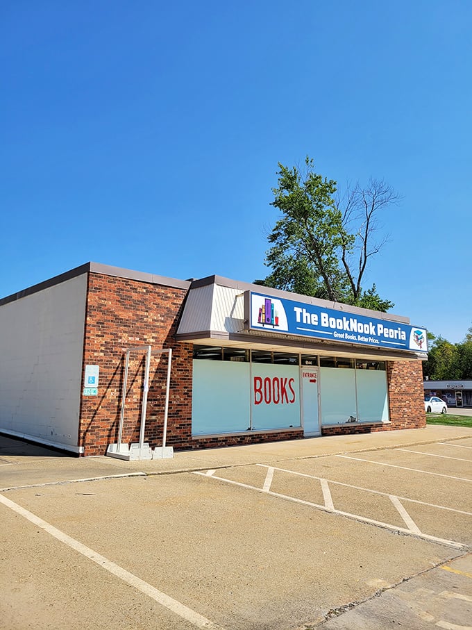 Peoria's best-kept secret? This literary treasure trove where "Great Books" meet "Better Prices". Wallet-friendly wisdom awaits! Photo credit: Cary Miller