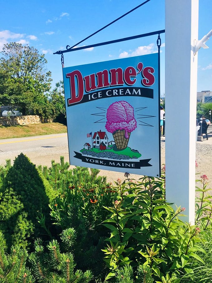 A sign of good things to come! Dunne's logo is like a bat signal for ice cream lovers everywhere.