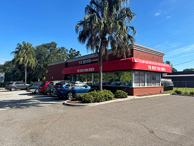 The Big Apple meets the Sunshine State! This diner's bold red awning practically shouts "Fuggedaboutit!" to boring meals.