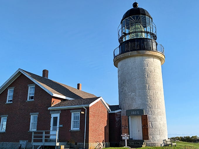 Ocean views, salty breezes, and a side of spectral serenades. This lighthouse keeps Maine's coast both lit and spooked.