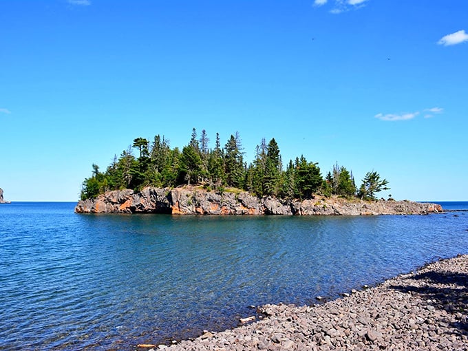 Split Rock's iconic lighthouse: Where "I'm king of the world!" moments come with a side of breathtaking Lake Superior views.