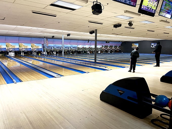 Blainbrook Entertainment Center: Bowling meets bleeps and bloops! It's where "The Big Lebowski" meets "Tron" for a night out.