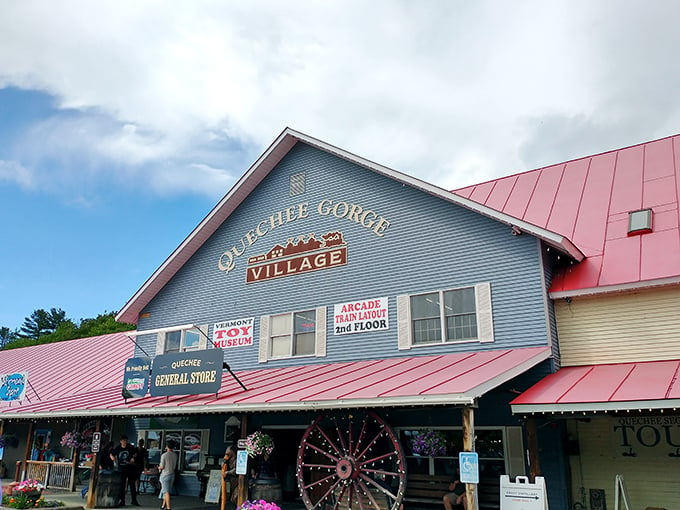 Quechee's treasure trove awaits! Vermont Antique Mall: Where every tchotchke tells a story and nostalgia comes by the pound.