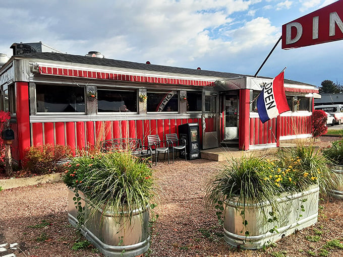 Milkshakes so thick, pancakes so fluffy – Parkway Diner serves up the American dream on a plate.